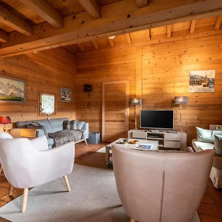 5 Minutes Walk From The Center Of Chalet *