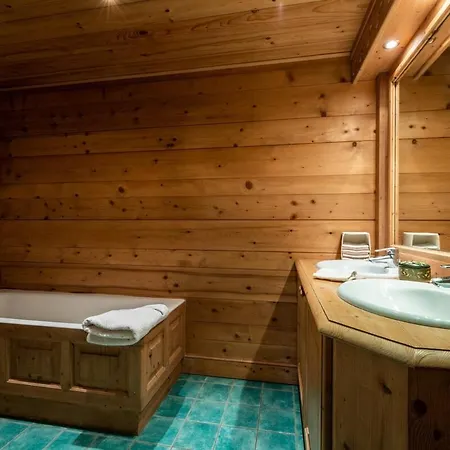 5 Minutes Walk From The Center Of Chalet *