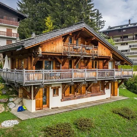 5 Minutes Walk From The Center Of Chalet *