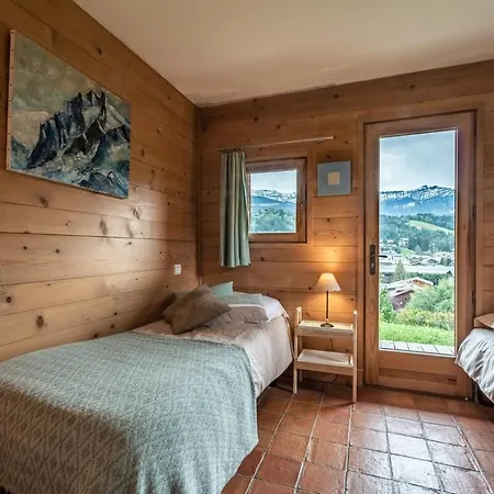Chalet 5 Minutes Walk From The Center Of